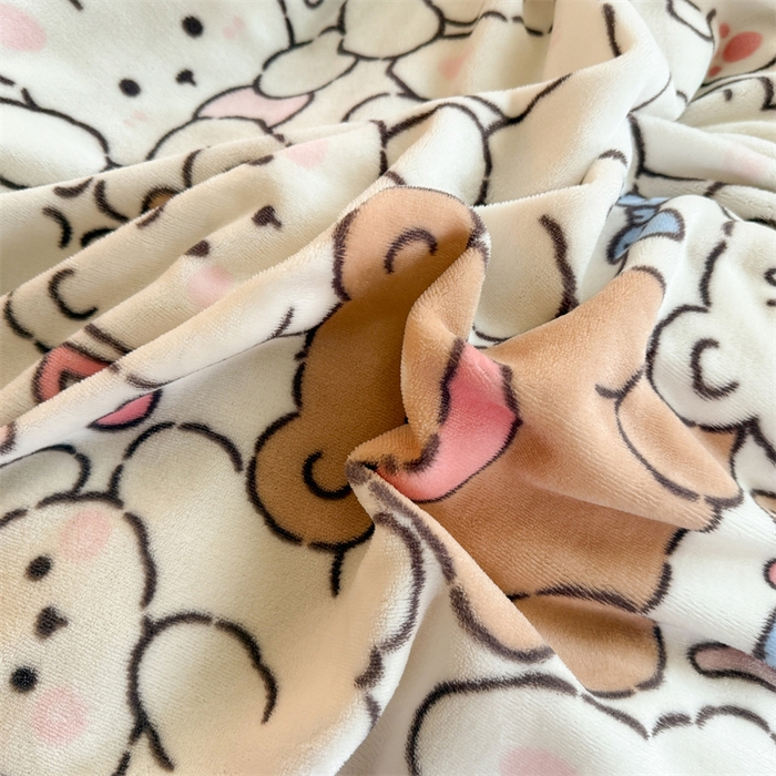 91家纺网 家纺一手货源 找家纺 艾特你 2025新款小清新高克重牛奶绒印花四件套 熊多多