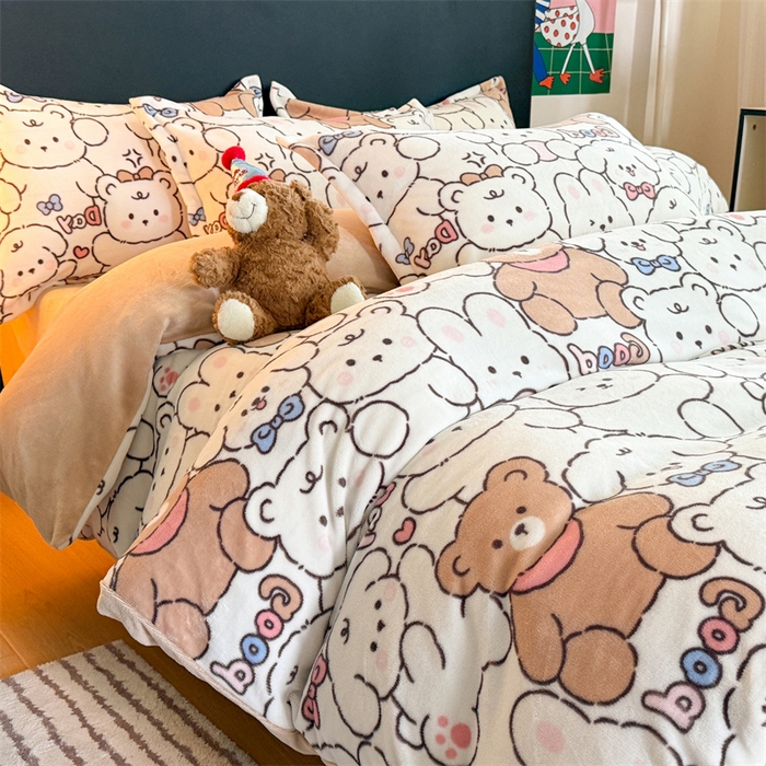 91家纺网 家纺一手货源 找家纺 艾特你 2025新款小清新高克重牛奶绒印花四件套 熊多多