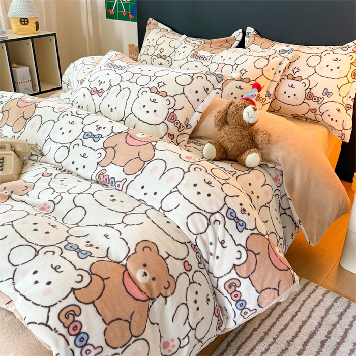 91家纺网 家纺一手货源 找家纺 艾特你 2025新款小清新高克重牛奶绒印花四件套 熊多多