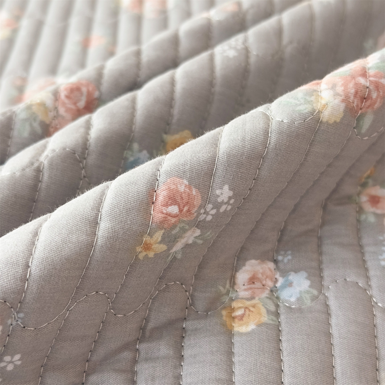 91家纺网 家纺一手货源 找家纺 恒爱家纺 2025新款全棉宝宝绒双拼床盖三件套 韶华