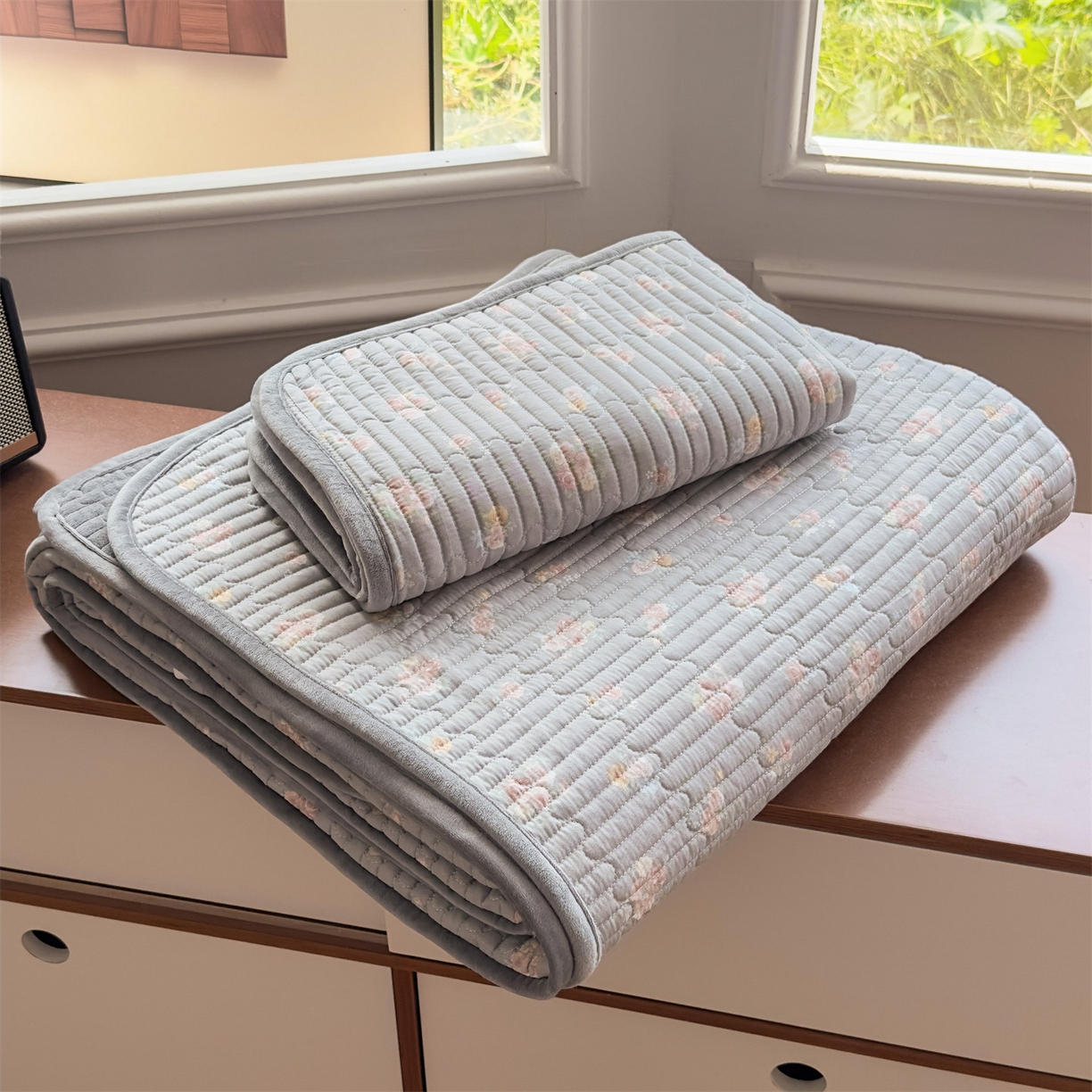 91家纺网 家纺一手货源 找家纺 恒爱家纺 2025新款全棉宝宝绒双拼床盖三件套 韶华