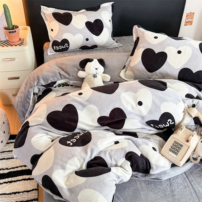 91家纺网 家纺一手货源 找家纺 艾特你 2025新款小清新高克重牛奶绒印花四件套 夜空之星