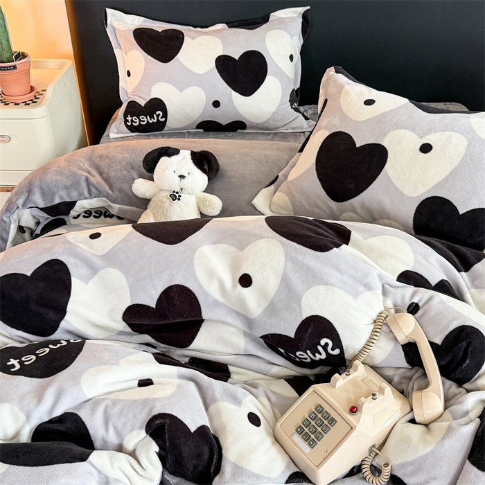 91家纺网 家纺一手货源 找家纺 艾特你 2025新款小清新高克重牛奶绒印花四件套 夜空之星