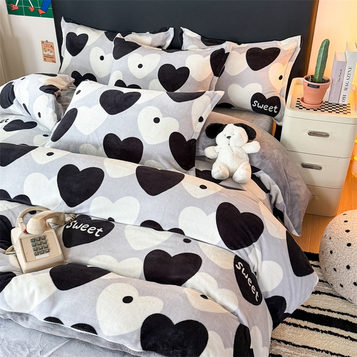 91家纺网 家纺一手货源 找家纺 艾特你 2025新款小清新高克重牛奶绒印花四件套 夜空之星