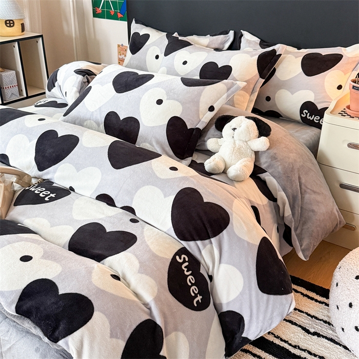 91家纺网 家纺一手货源 找家纺 艾特你 2025新款小清新高克重牛奶绒印花四件套 夜空之星