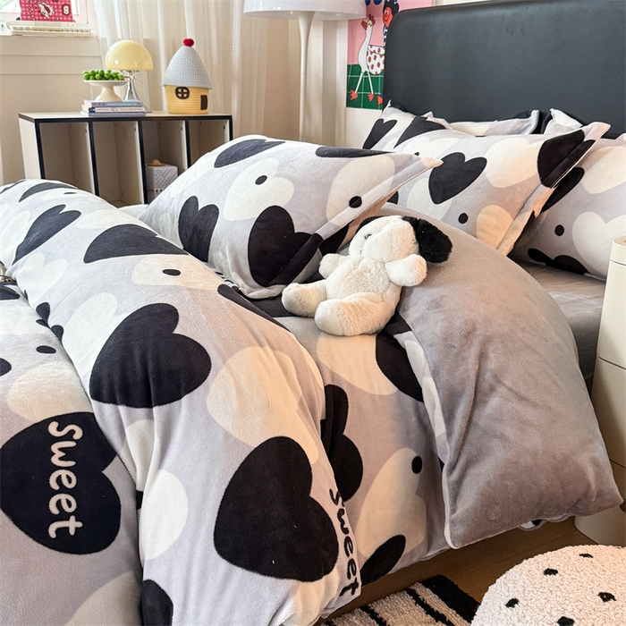 91家纺网 家纺一手货源 找家纺 艾特你 2025新款小清新高克重牛奶绒印花四件套 夜空之星