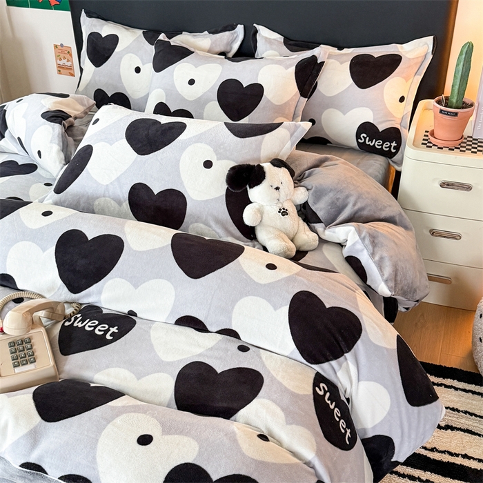 91家纺网 家纺一手货源 找家纺 艾特你 2025新款小清新高克重牛奶绒印花四件套 夜空之星