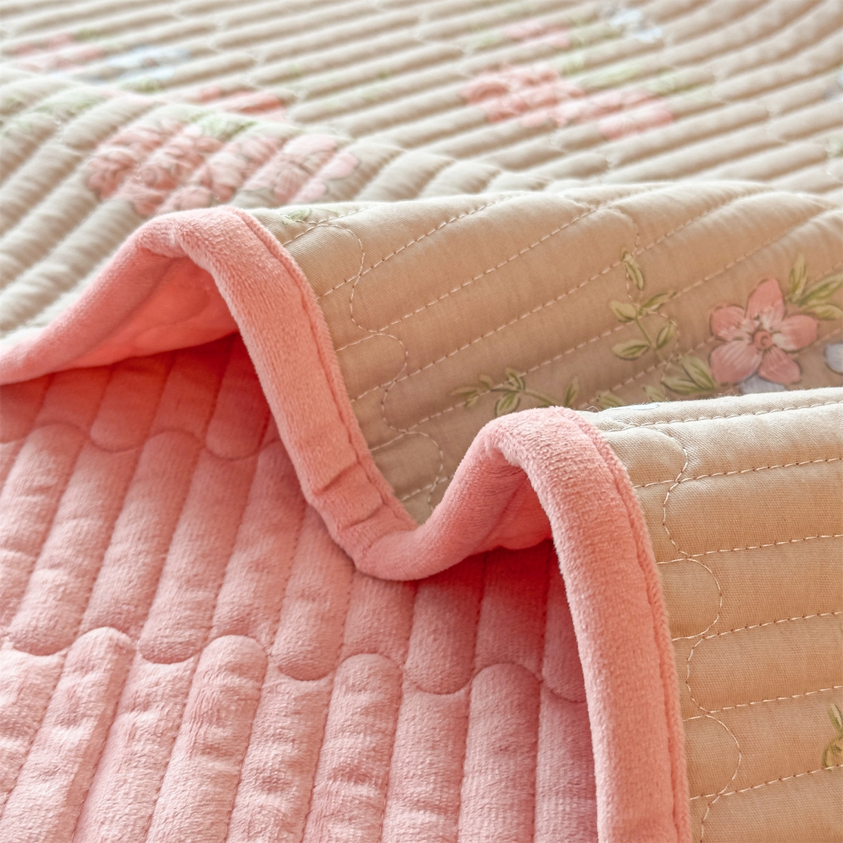 91家纺网 家纺一手货源 找家纺 恒爱家纺 2025新款全棉宝宝绒双拼床盖三件套 香远益清