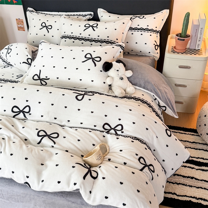 91家纺网 家纺一手货源 找家纺 艾特你 2025新款小清新高克重牛奶绒印花四件套 夜曲