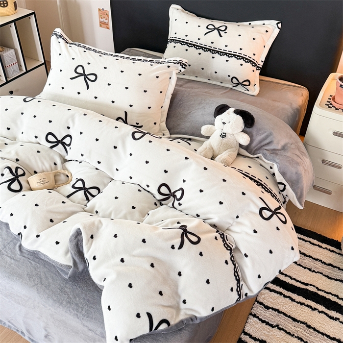 91家纺网 家纺一手货源 找家纺 艾特你 2025新款小清新高克重牛奶绒印花四件套 夜曲