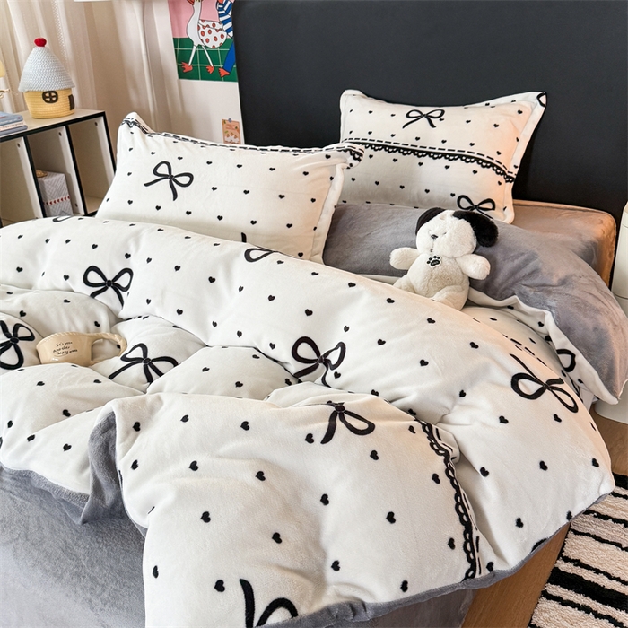 91家纺网 家纺一手货源 找家纺 艾特你 2025新款小清新高克重牛奶绒印花四件套 夜曲