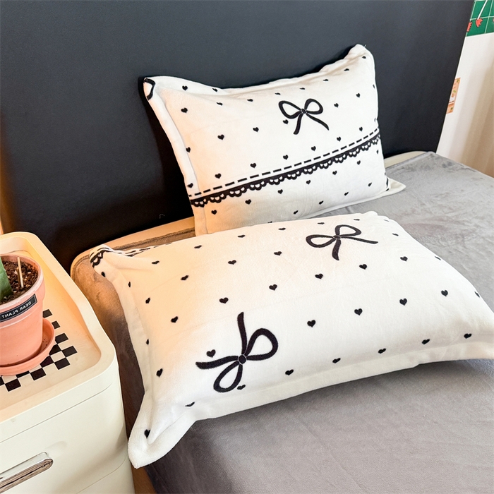 91家纺网 家纺一手货源 找家纺 艾特你 2025新款小清新高克重牛奶绒印花四件套 夜曲