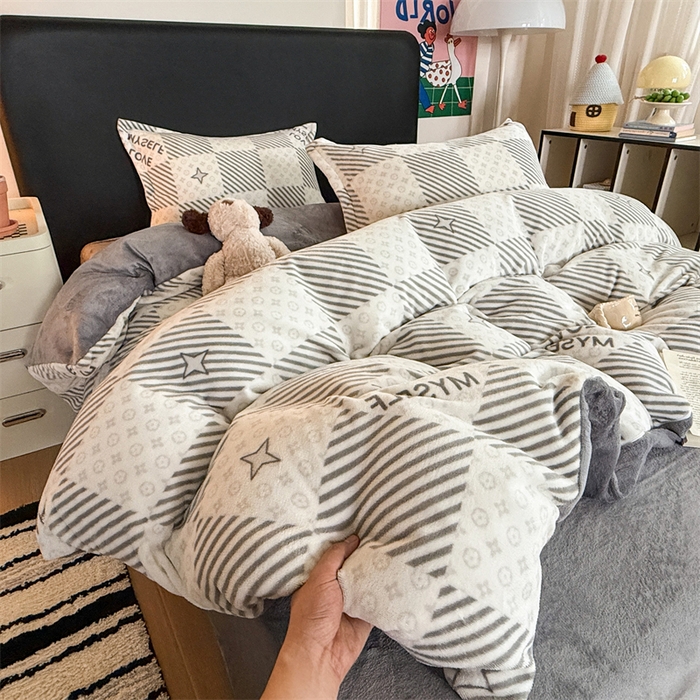 91家纺网 家纺一手货源 找家纺 艾特你 2025新款小清新高克重牛奶绒印花四件套 竹笙