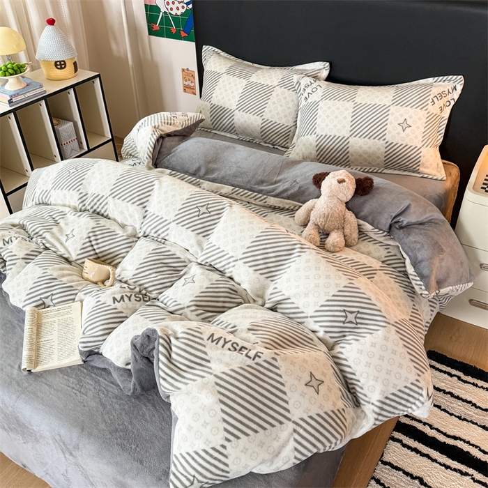 91家纺网 家纺一手货源 找家纺 艾特你 2025新款小清新高克重牛奶绒印花四件套 竹笙