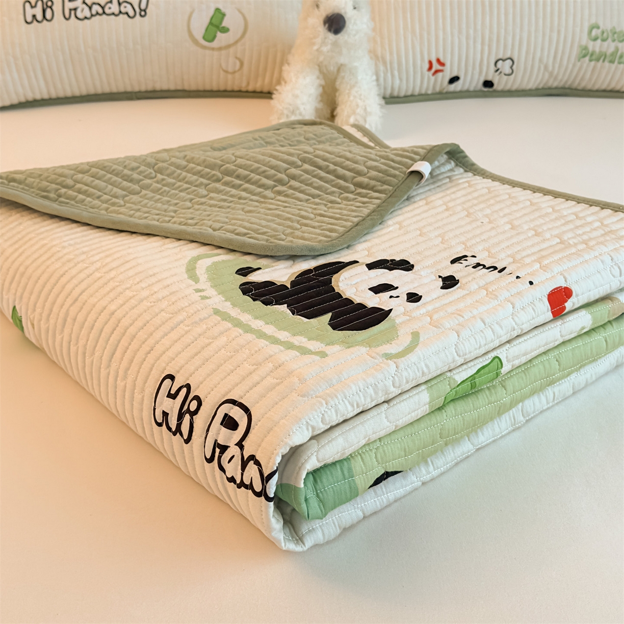 91家纺网 家纺一手货源 找家纺 恒爱家纺 2025新款全棉宝宝绒双拼床盖三件套 熊猫贝贝