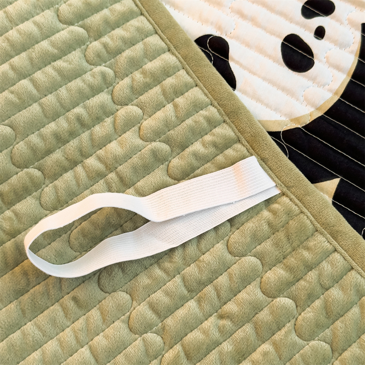 91家纺网 家纺一手货源 找家纺 恒爱家纺 2025新款全棉宝宝绒双拼床盖三件套 熊猫贝贝