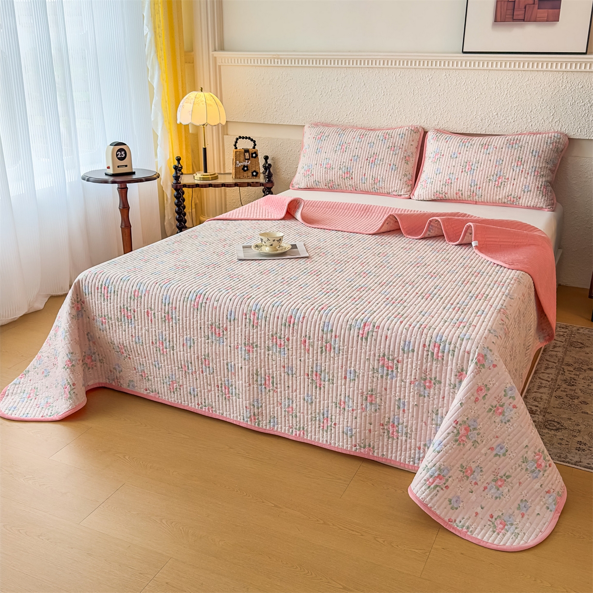 91家纺网 家纺一手货源 找家纺 恒爱家纺 2025新款全棉宝宝绒双拼床盖三件套 萱草花