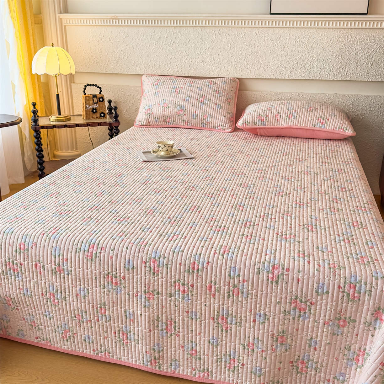 91家纺网 家纺一手货源 找家纺 恒爱家纺 2025新款全棉宝宝绒双拼床盖三件套 萱草花