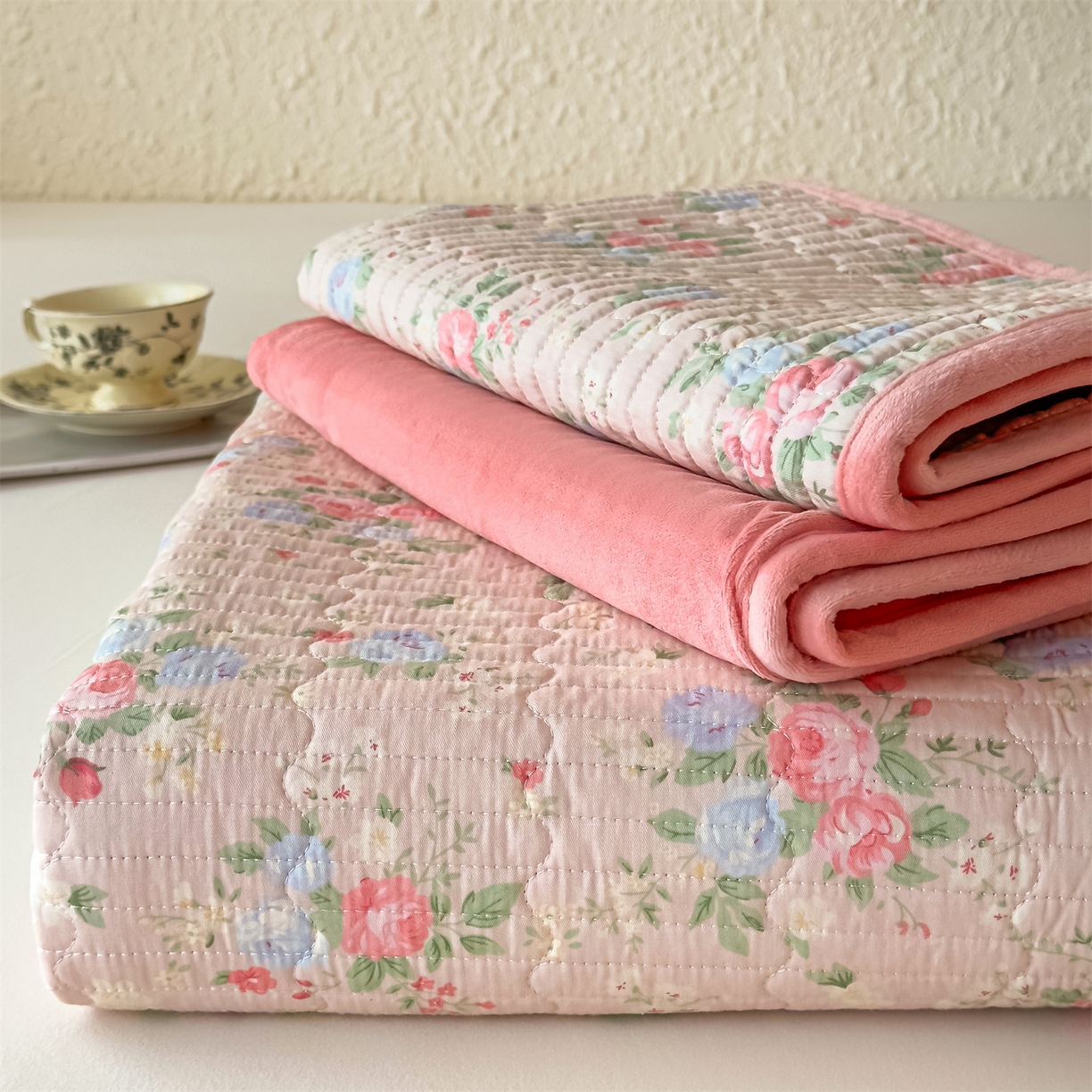 91家纺网 家纺一手货源 找家纺 恒爱家纺 2025新款全棉宝宝绒双拼床盖三件套 萱草花