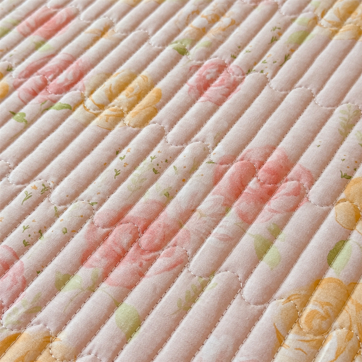 91家纺网 家纺一手货源 找家纺 恒爱家纺 2025新款全棉宝宝绒双拼床盖三件套 艳丽动人