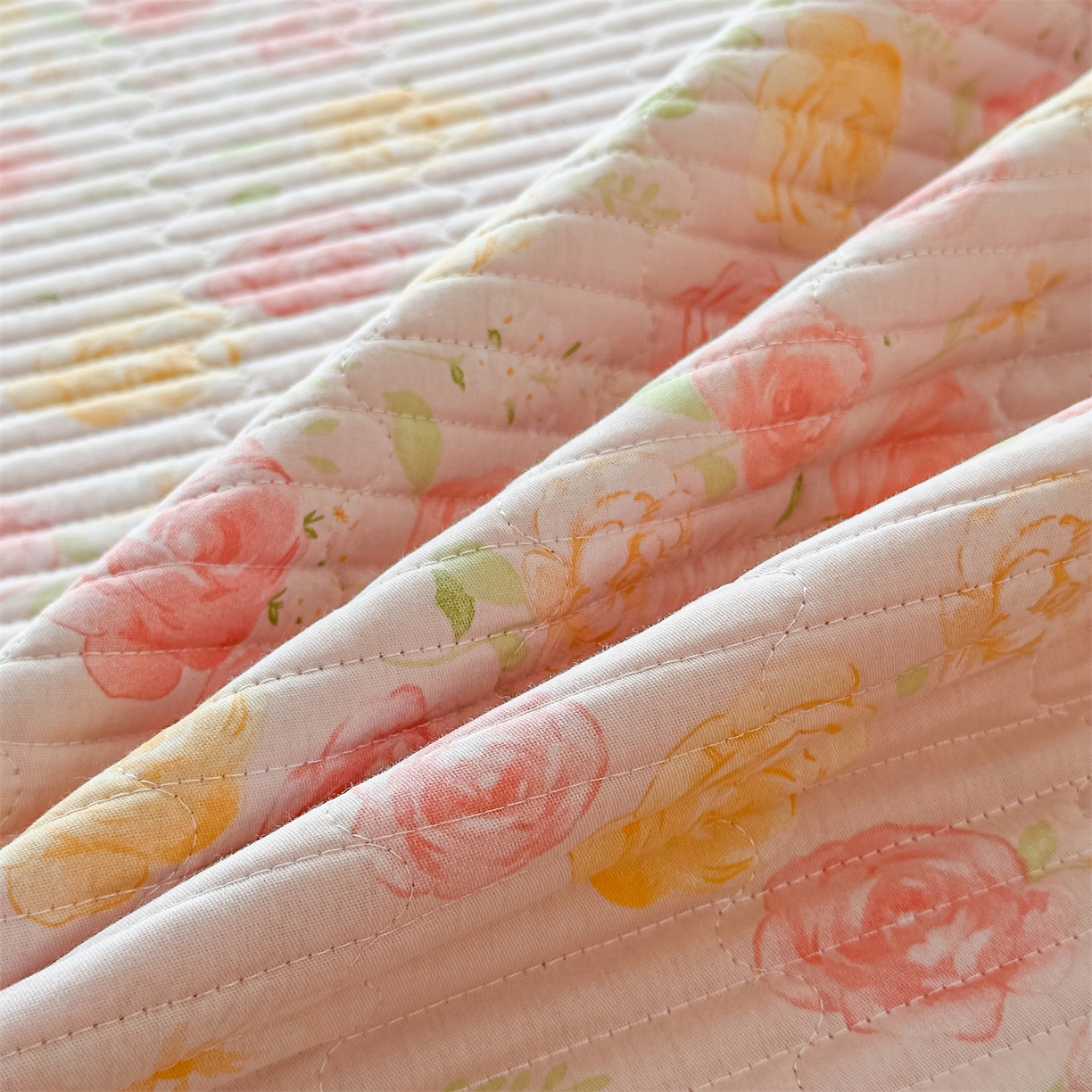 91家纺网 家纺一手货源 找家纺 恒爱家纺 2025新款全棉宝宝绒双拼床盖三件套 艳丽动人