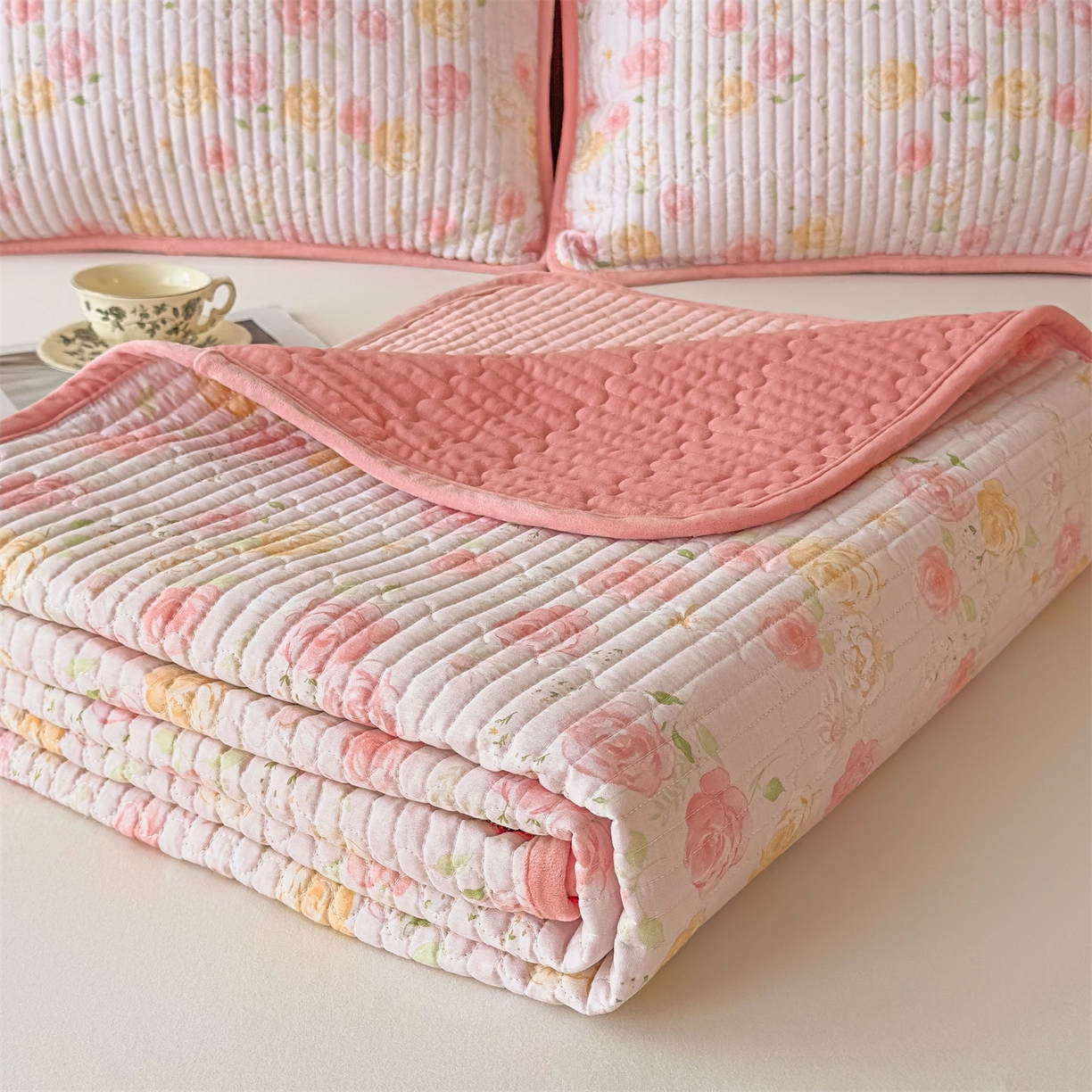 91家纺网 家纺一手货源 找家纺 恒爱家纺 2025新款全棉宝宝绒双拼床盖三件套 艳丽动人