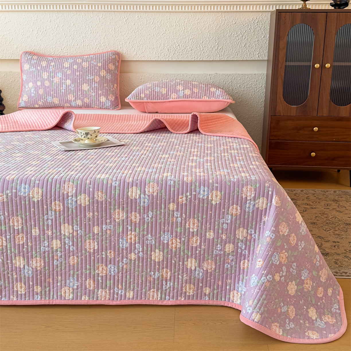 91家纺网 家纺一手货源 找家纺 恒爱家纺 2025新款全棉宝宝绒双拼床盖三件套 紫菀花