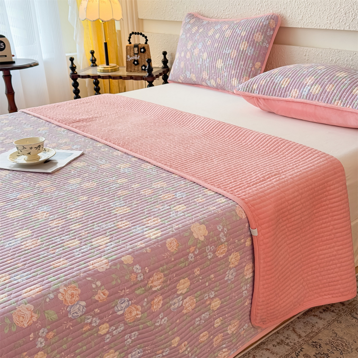 91家纺网 家纺一手货源 找家纺 恒爱家纺 2025新款全棉宝宝绒双拼床盖三件套 紫菀花