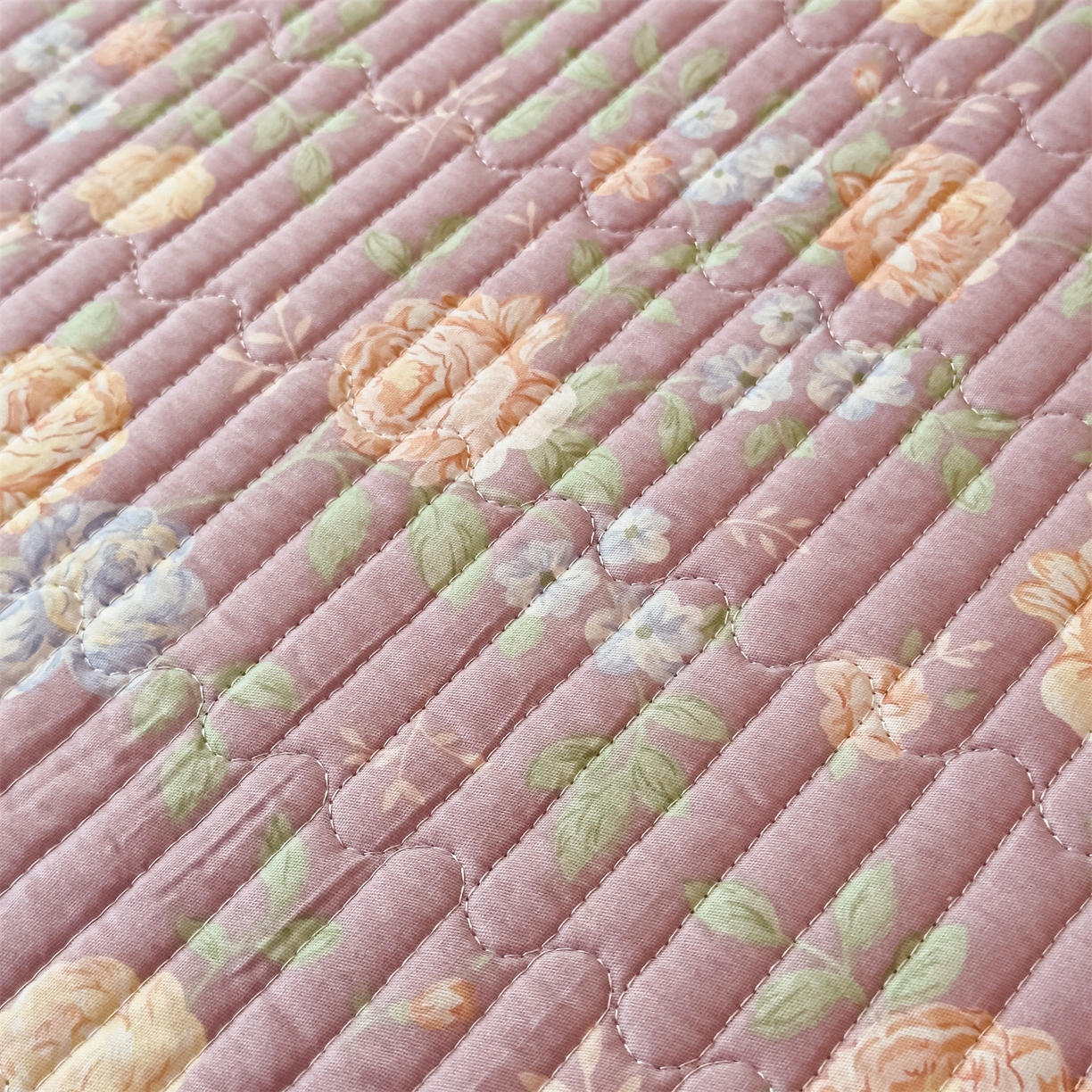 91家纺网 家纺一手货源 找家纺 恒爱家纺 2025新款全棉宝宝绒双拼床盖三件套 紫菀花