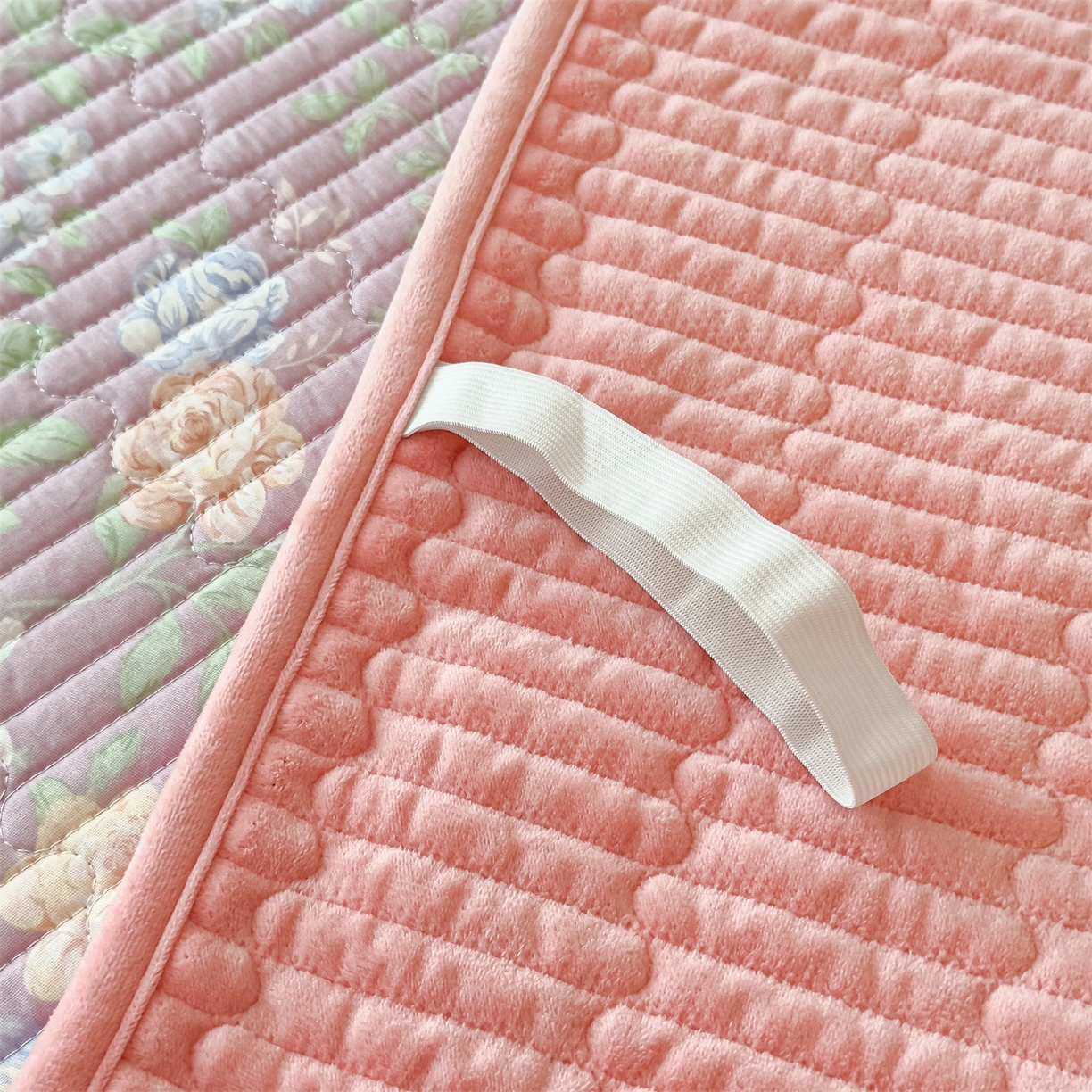 91家纺网 家纺一手货源 找家纺 恒爱家纺 2025新款全棉宝宝绒双拼床盖三件套 紫菀花