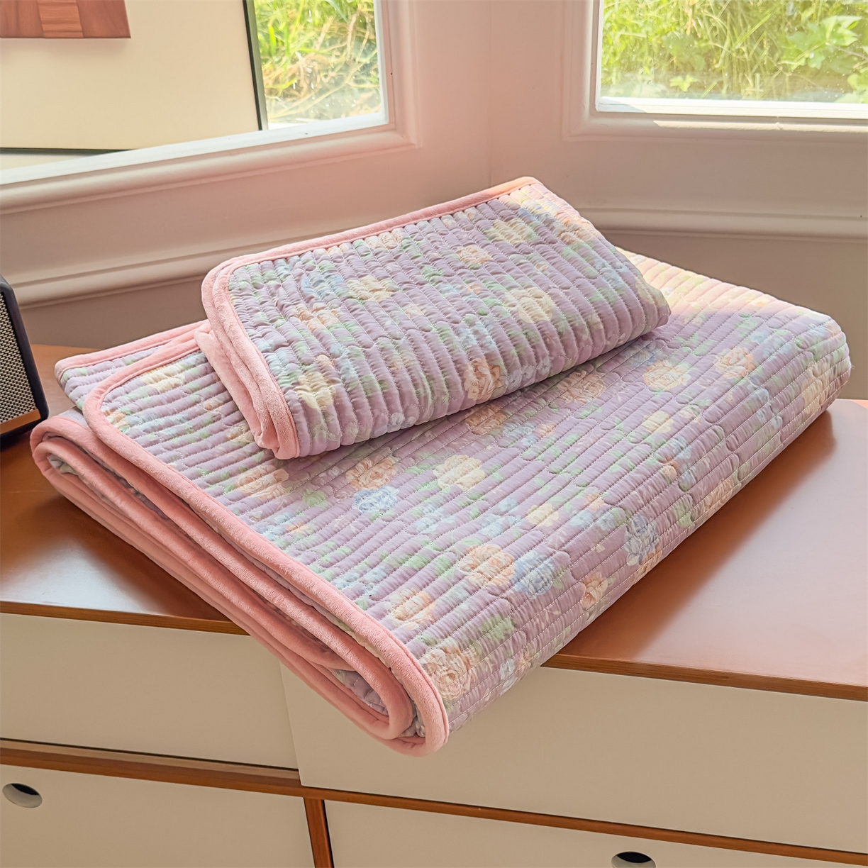 91家纺网 家纺一手货源 找家纺 恒爱家纺 2025新款全棉宝宝绒双拼床盖三件套 紫菀花