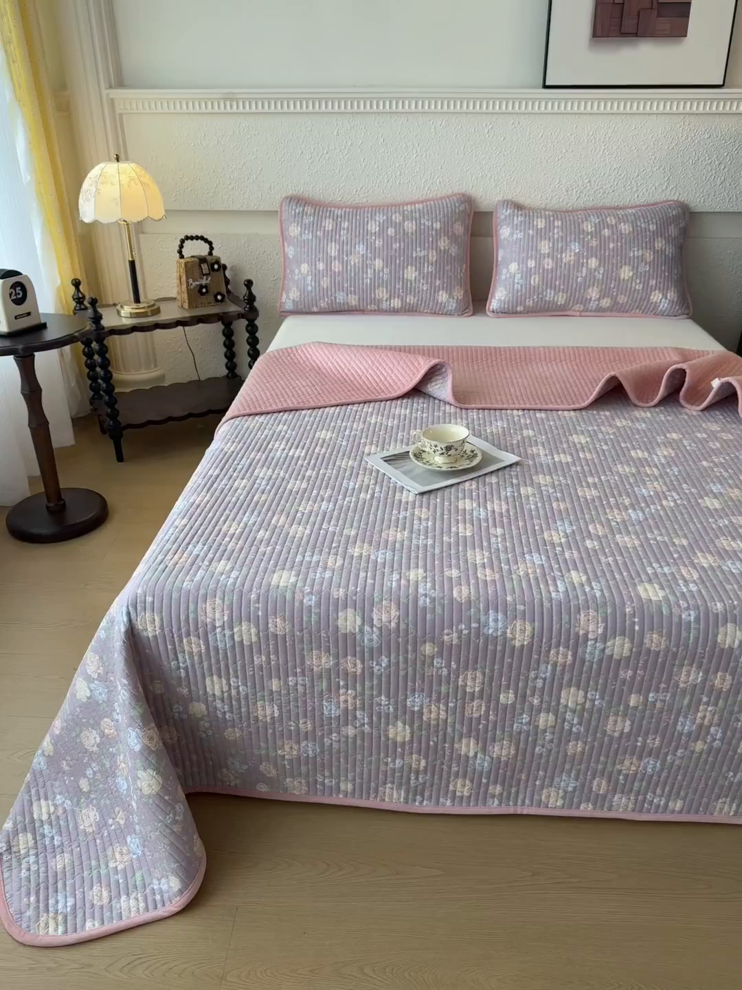 91家纺网 家纺一手货源 找家纺 恒爱家纺 2025新款全棉宝宝绒双拼床盖三件套 紫菀花