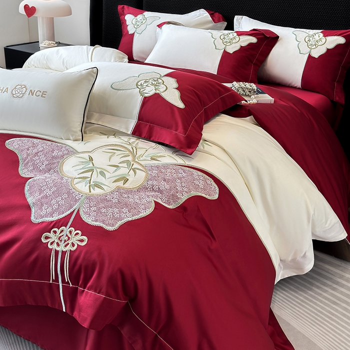 91家纺网 家纺一手货源 找家纺 丞音 新中式轻奢风A类长绒棉50s双股100支贡缎绣花全棉被套刺绣纯棉四件套床笠高档礼盒包装 竹叶清风-千禧红