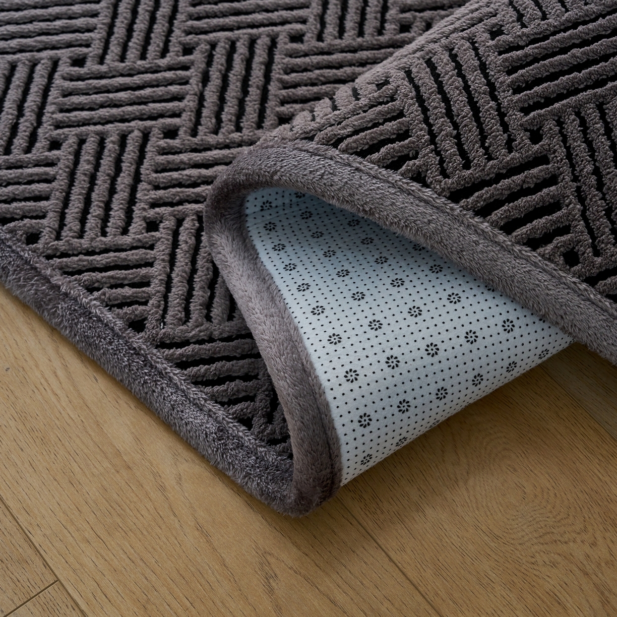 91家纺网 家纺一手货源 找家纺 航途席业 2025新款亲肤舒适地垫 利奥-灰黑