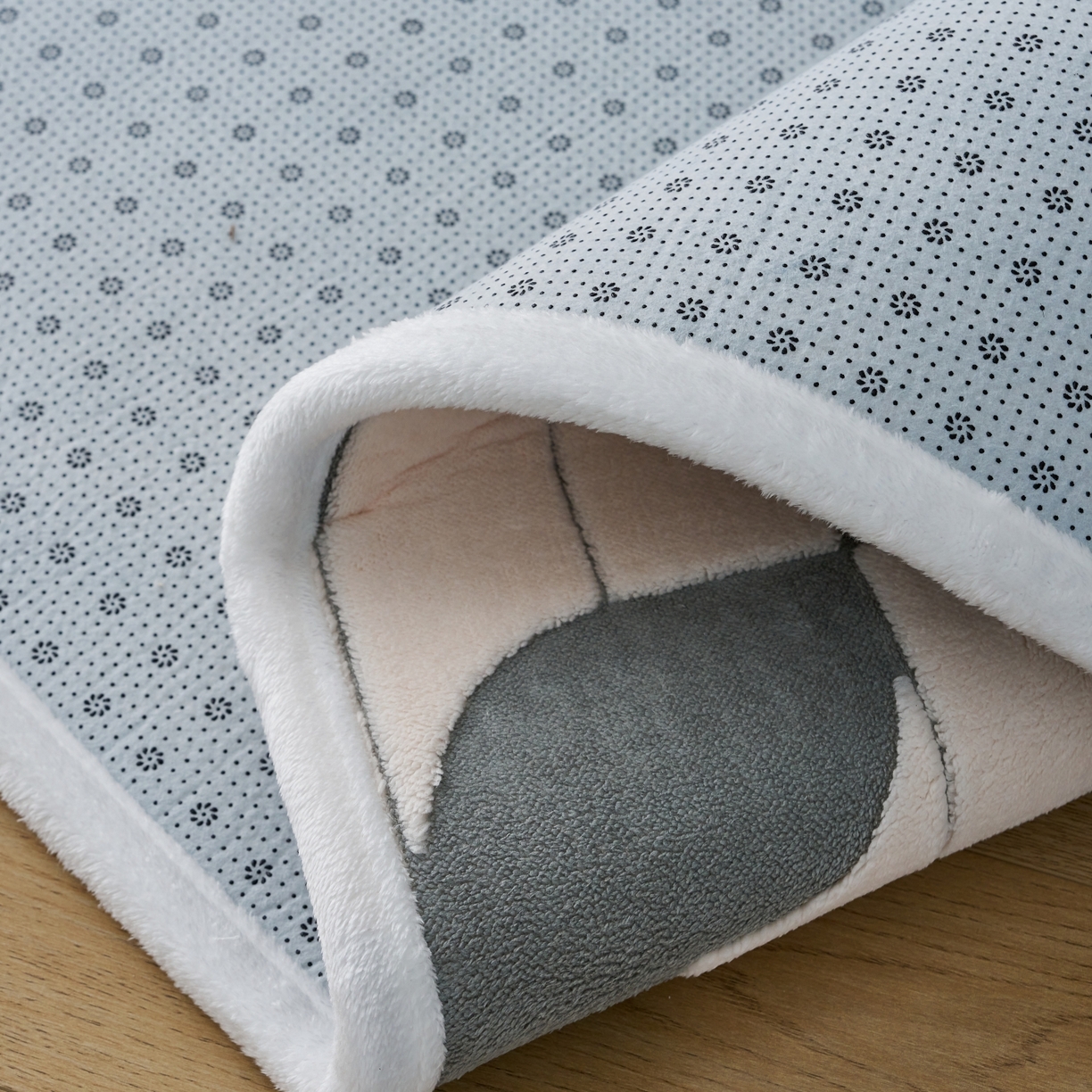 91家纺网 家纺一手货源 找家纺 航途席业 2025新款亲肤舒适地垫 留白-玄灰