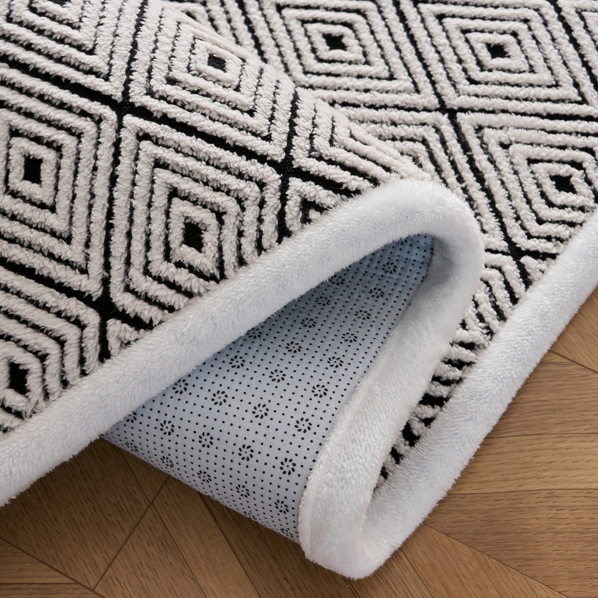 91家纺网 家纺一手货源 找家纺 航途席业 2025新款亲肤舒适地垫 梦回-黑白