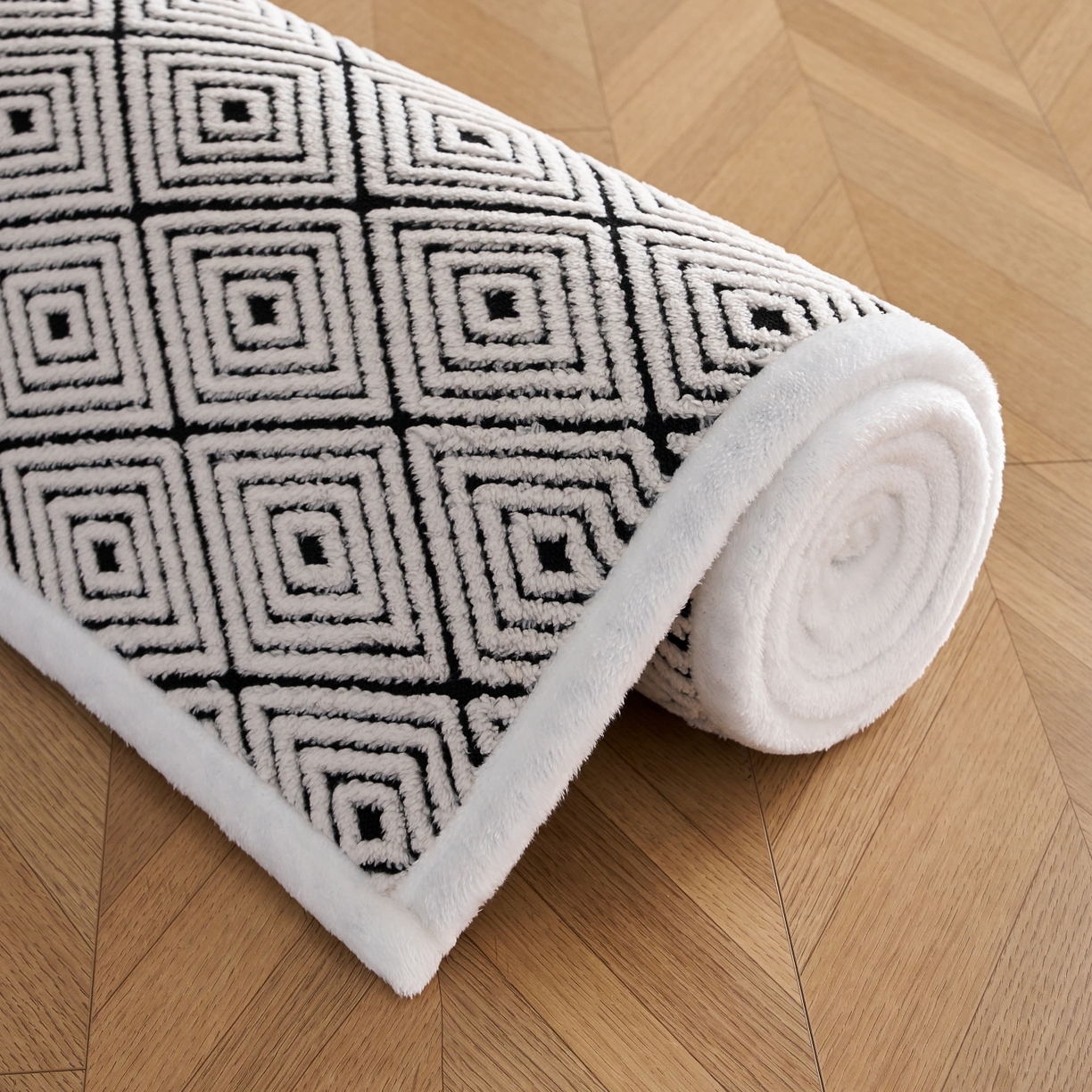 91家纺网 家纺一手货源 找家纺 航途席业 2025新款亲肤舒适地垫 梦回-黑白