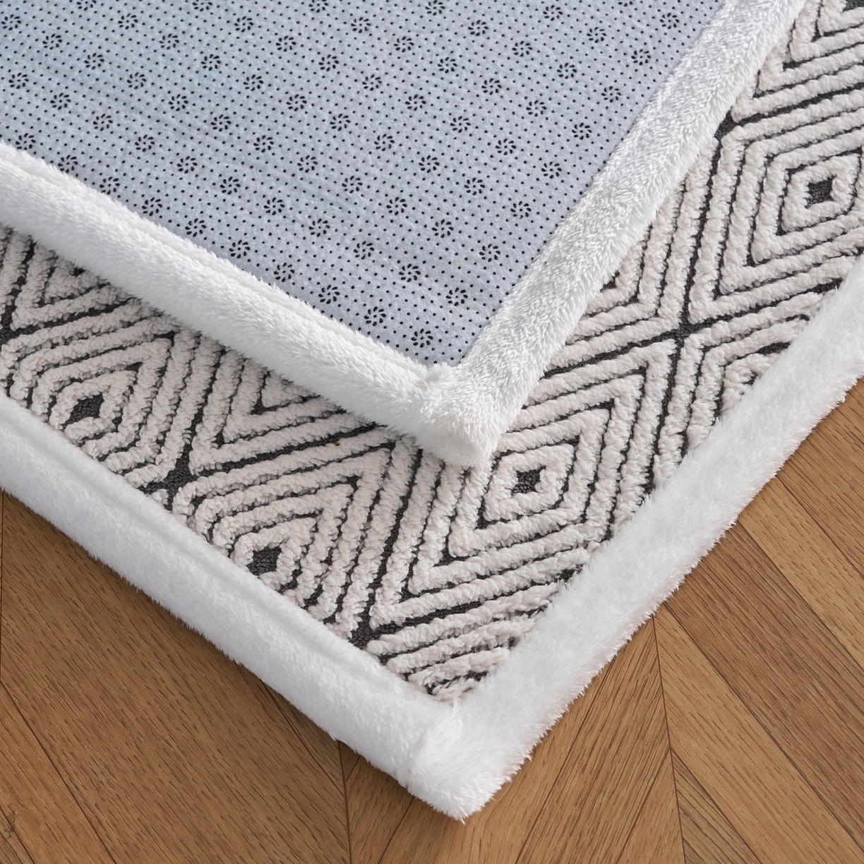 91家纺网 家纺一手货源 找家纺 航途席业 2025新款亲肤舒适地垫 梦回-烟灰