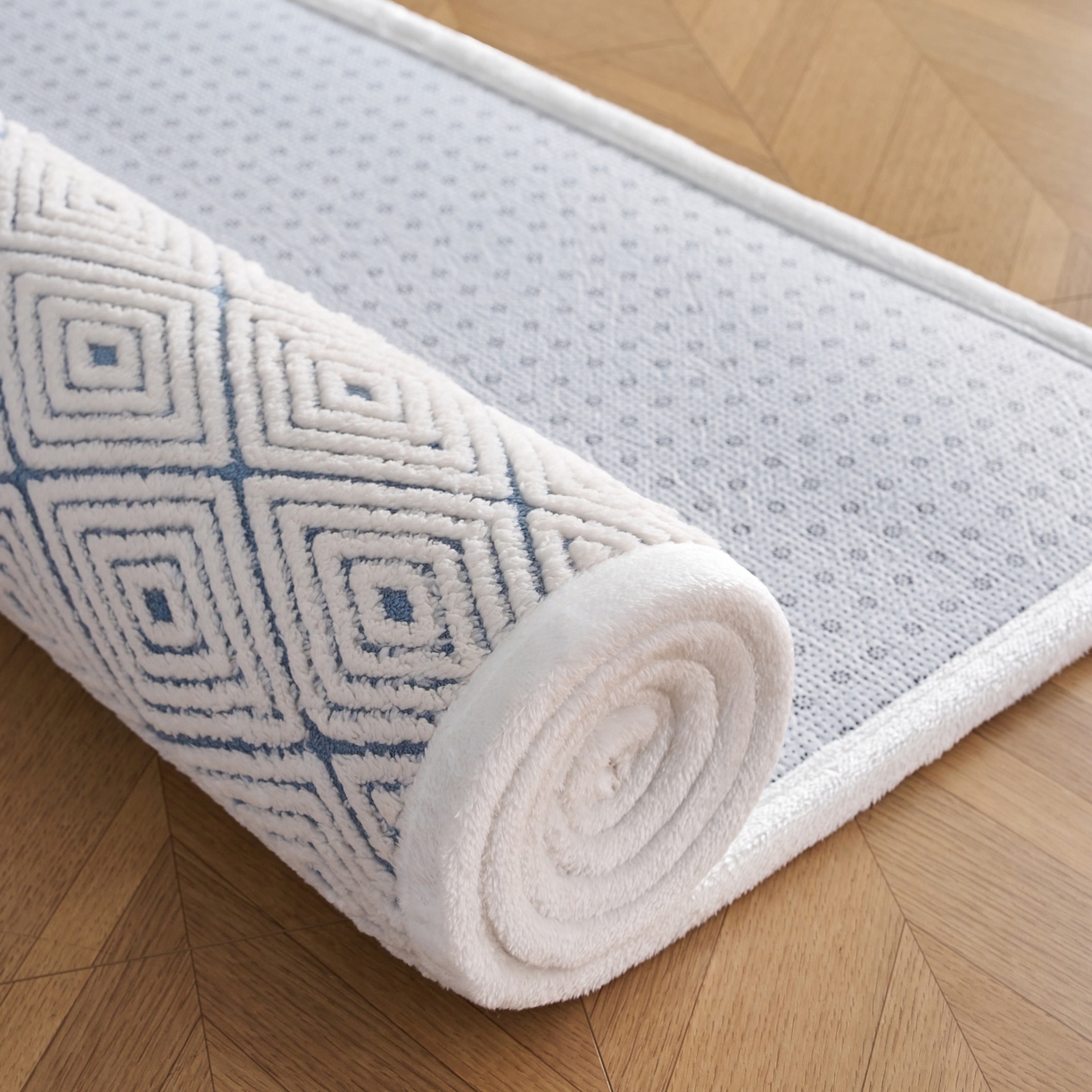 91家纺网 家纺一手货源 找家纺 航途席业 2025新款亲肤舒适地垫 梦回-远蓝