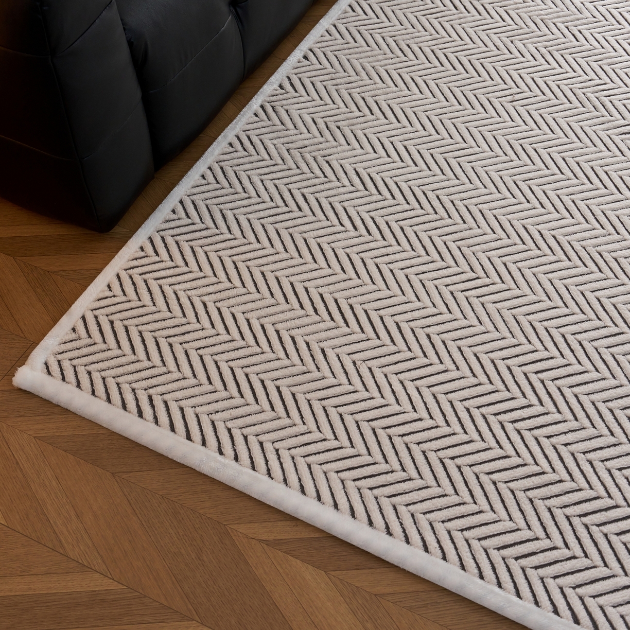 91家纺网 家纺一手货源 找家纺 航途席业 2025新款亲肤舒适地垫 莫妮-黑白