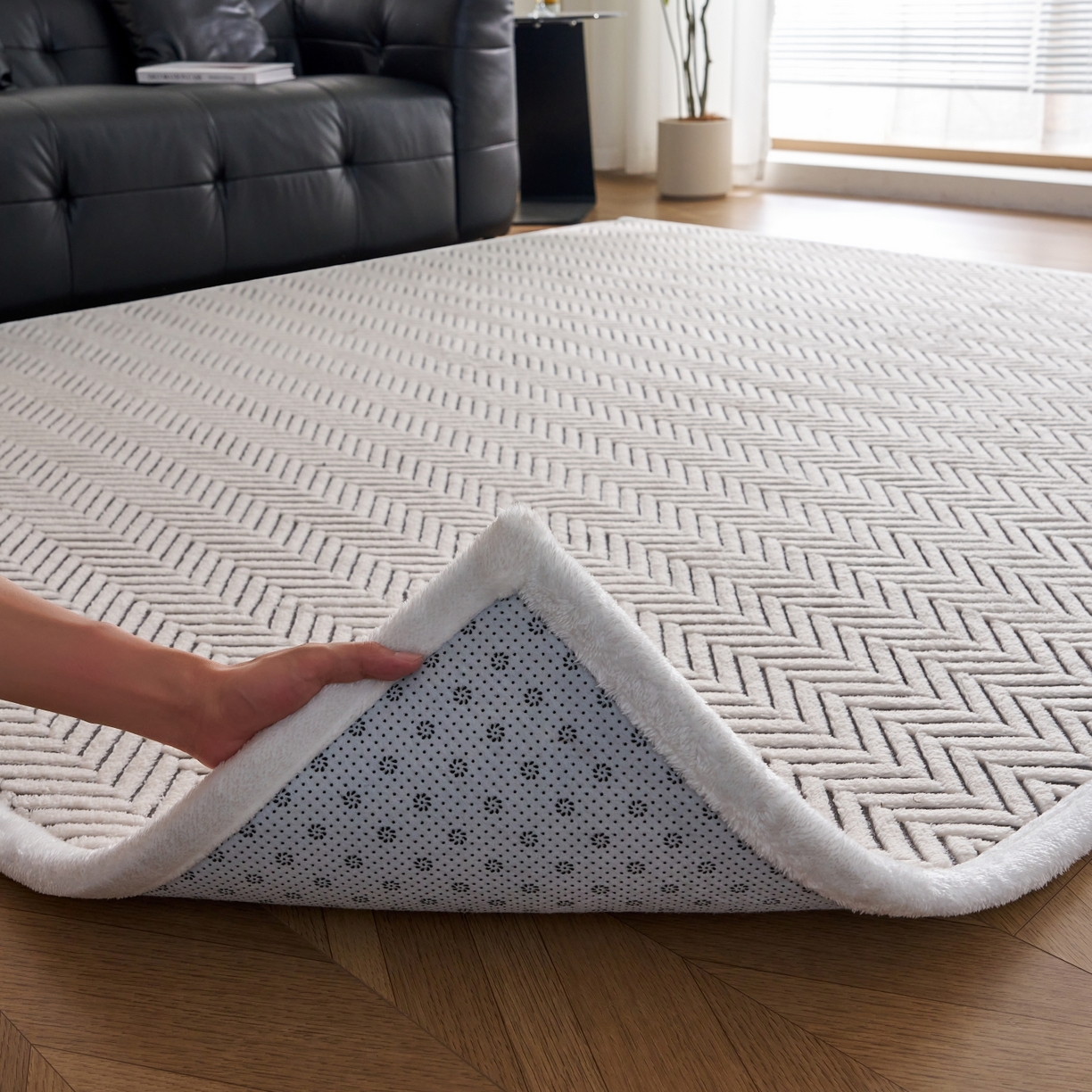 91家纺网 家纺一手货源 找家纺 航途席业 2025新款亲肤舒适地垫 莫妮-黑白