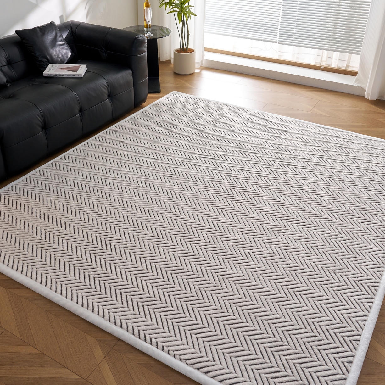 91家纺网 家纺一手货源 找家纺 航途席业 2025新款亲肤舒适地垫 莫妮-黑白