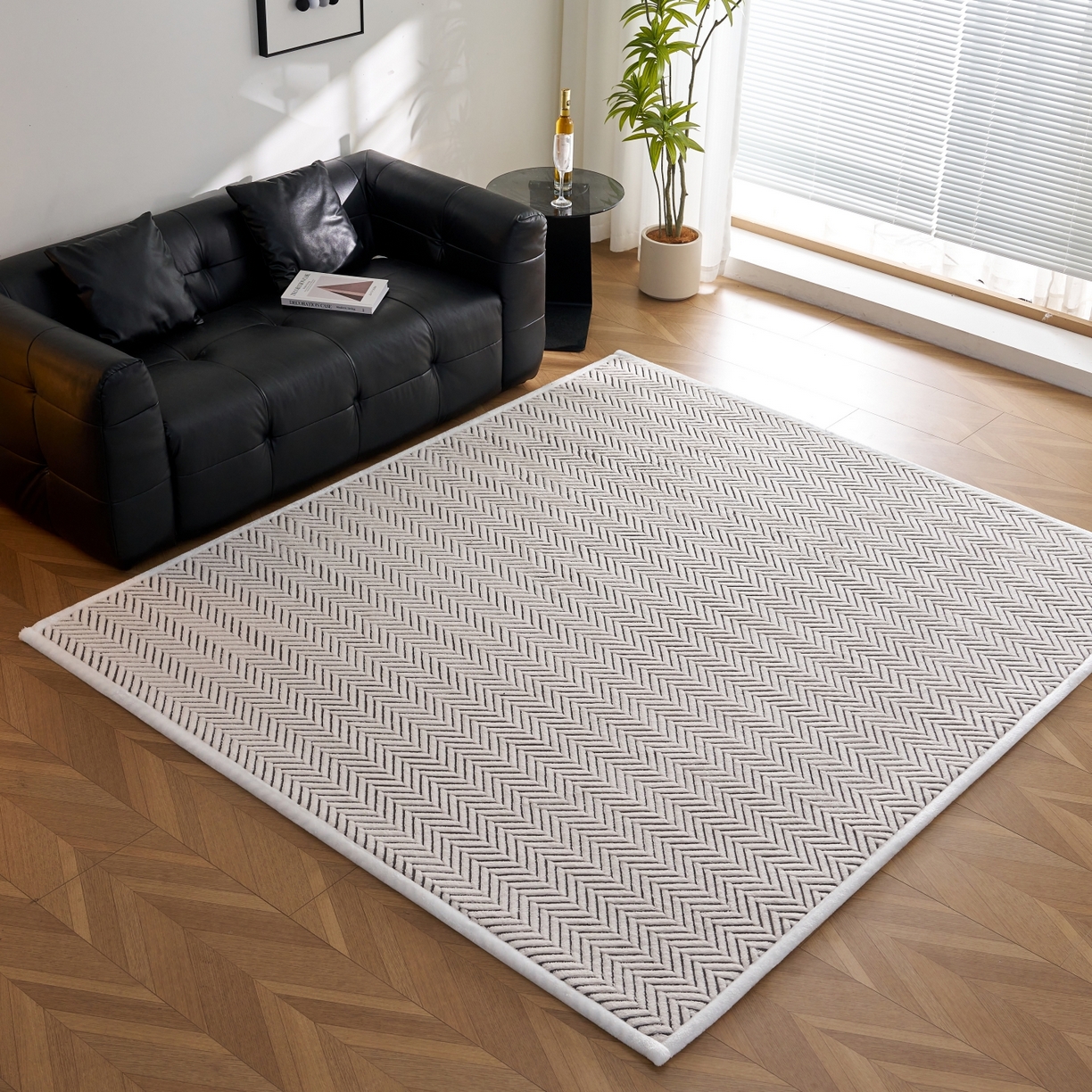 91家纺网 家纺一手货源 找家纺 航途席业 2025新款亲肤舒适地垫 莫妮-黑白