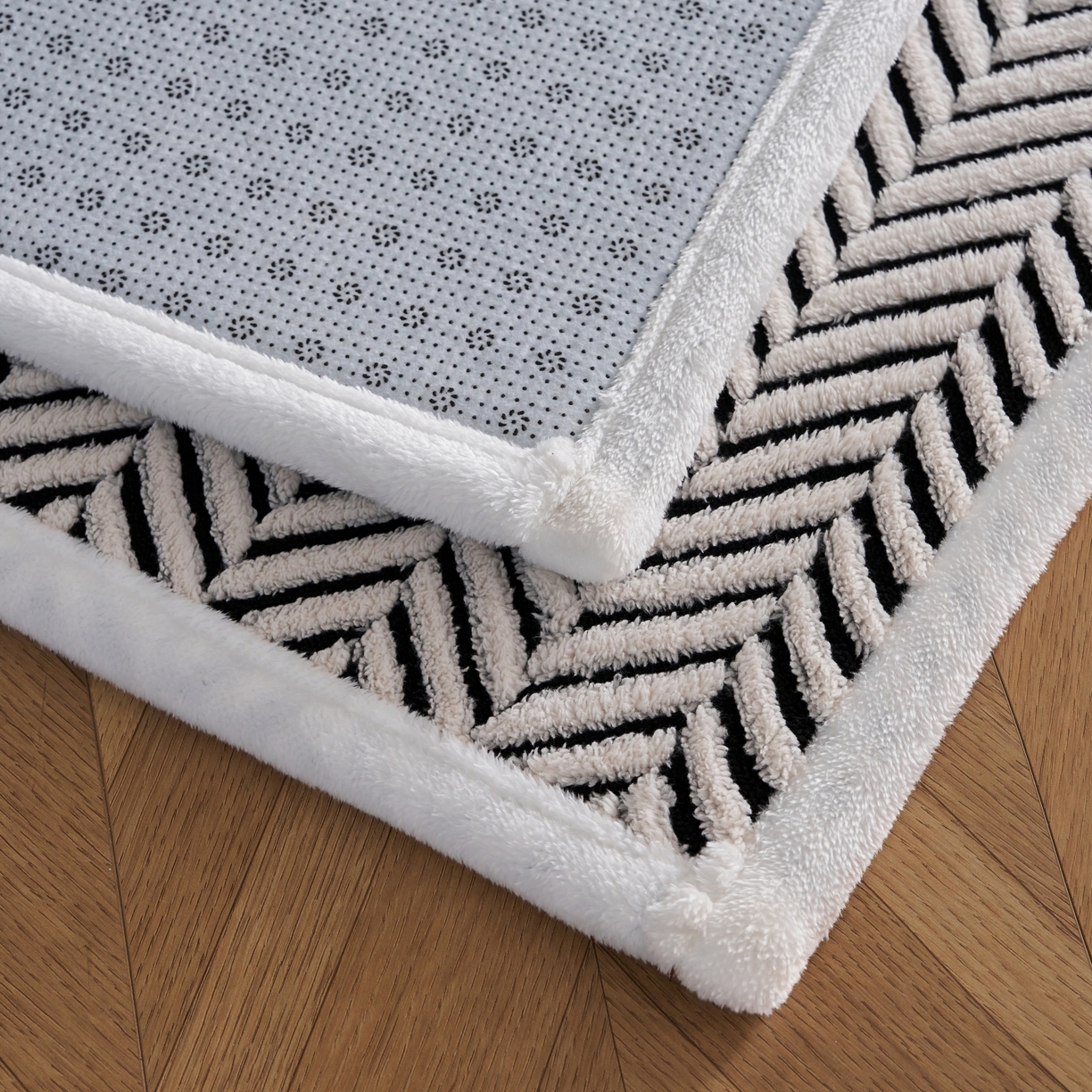 91家纺网 家纺一手货源 找家纺 航途席业 2025新款亲肤舒适地垫 莫尼-黑白