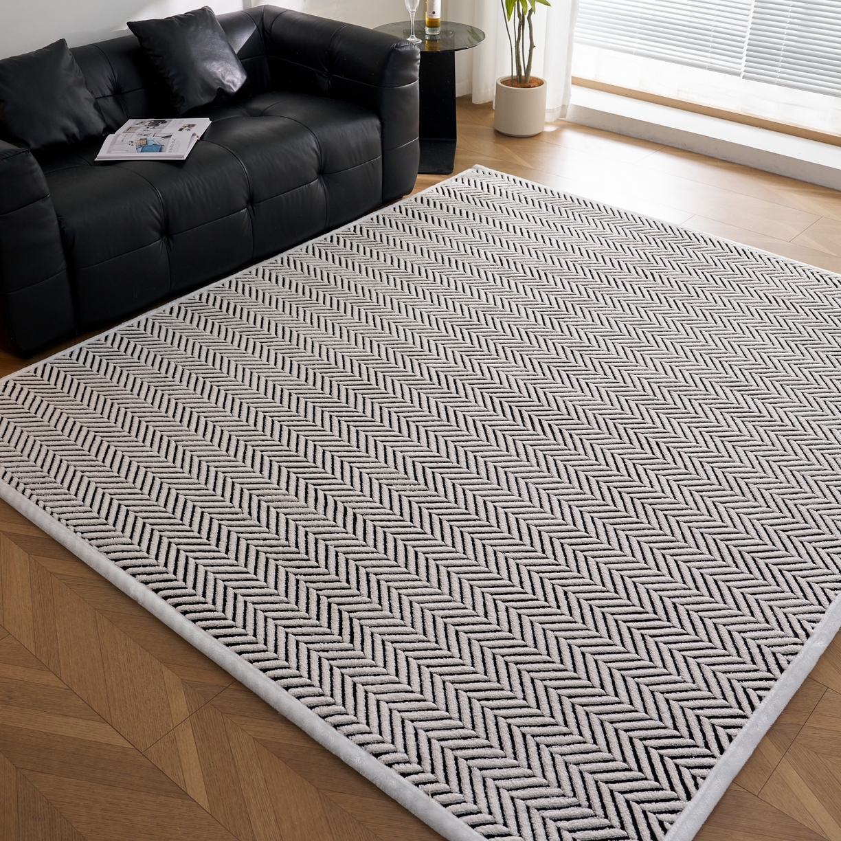 91家纺网 家纺一手货源 找家纺 航途席业 2025新款亲肤舒适地垫 莫尼-黑白