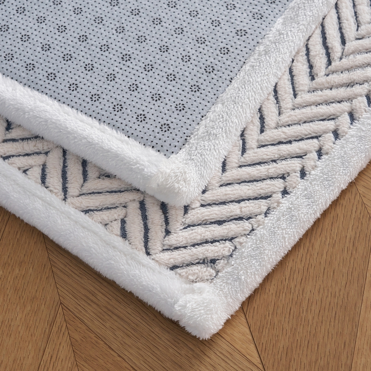 91家纺网 家纺一手货源 找家纺 航途席业 2025新款亲肤舒适地垫 莫尼-远蓝