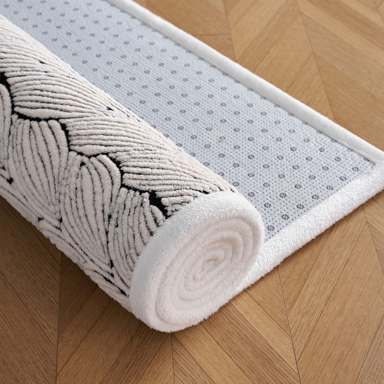 91家纺网 家纺一手货源 找家纺 航途席业 2025新款亲肤舒适地垫 羽墨-黑白