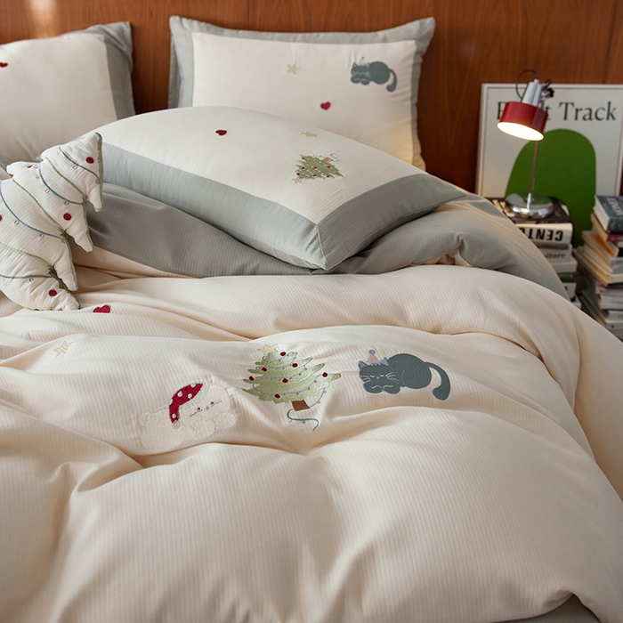 91家纺网 家纺一手货源 找家纺 风向标家纺 2025新款透气软织提花磨毛卡通毛巾绣四件套-风格一 猫咪圣诞树