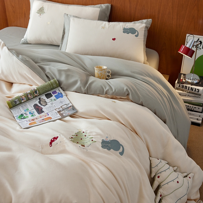 91家纺网 家纺一手货源 找家纺 风向标家纺 2025新款透气软织提花磨毛卡通毛巾绣四件套-风格一 猫咪圣诞树