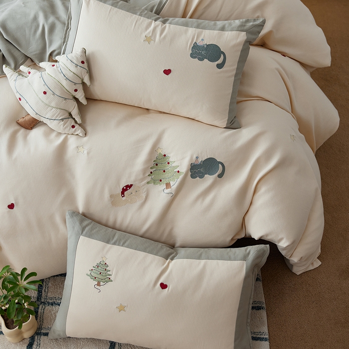 91家纺网 家纺一手货源 找家纺 风向标家纺 2025新款透气软织提花磨毛卡通毛巾绣四件套-风格一 猫咪圣诞树